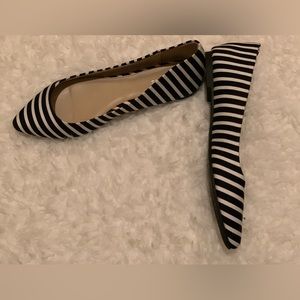 Express Flats Size 6 Color: Navy and White